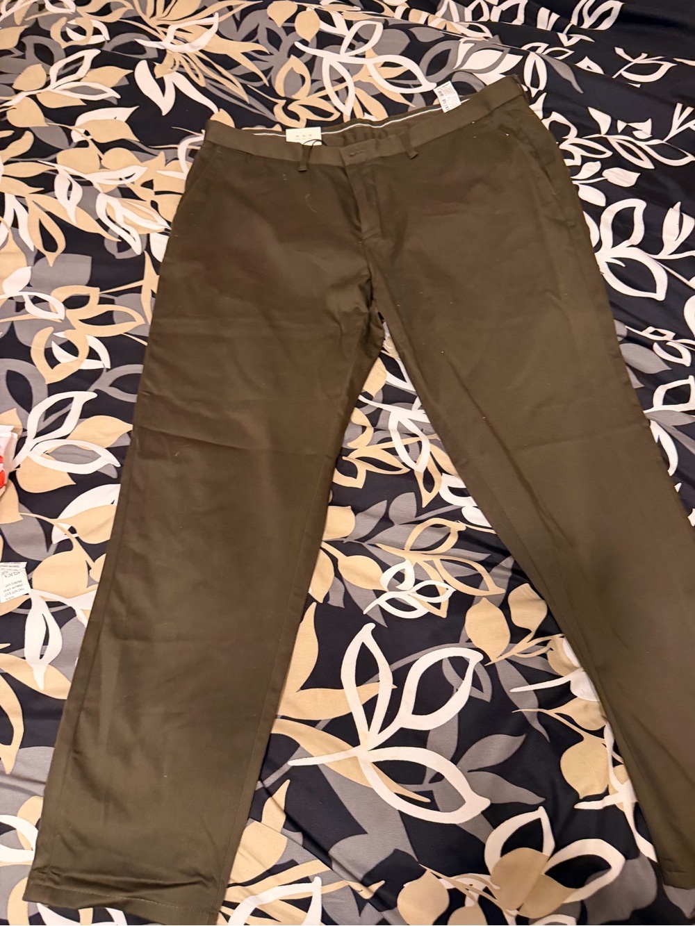 Men's Olive Green Straight-Leg Pants
Zara 36 length 32
